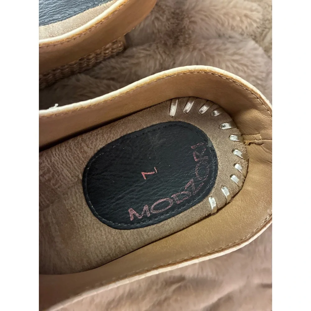 Modzori reversible wedge